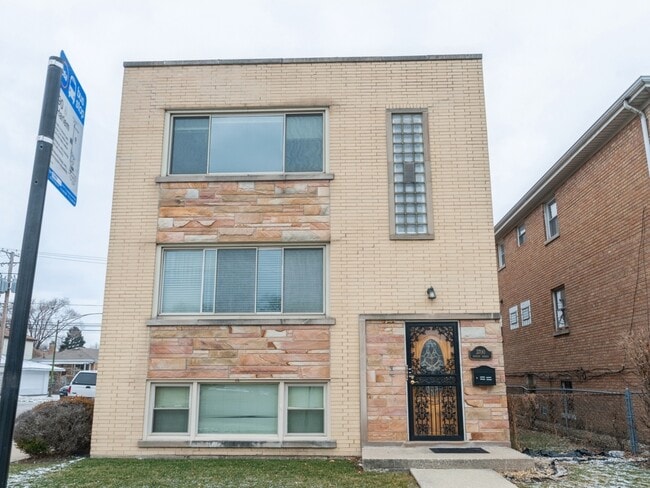 Primary Photo - 3700 N Harlem Ave