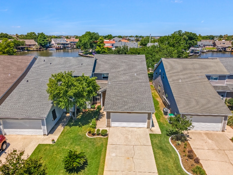 Building Photo - 1546 Marina Dr