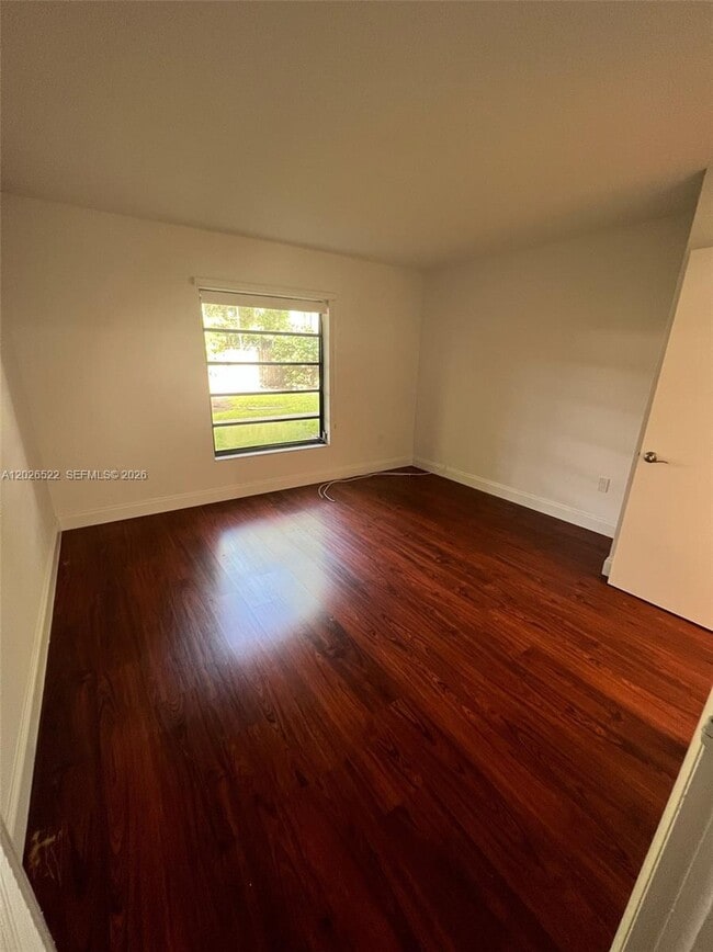 Building Photo - 10415 N Kendall Dr