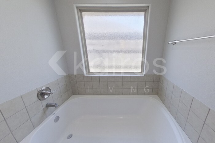 Building Photo - 3900 Durham Dr