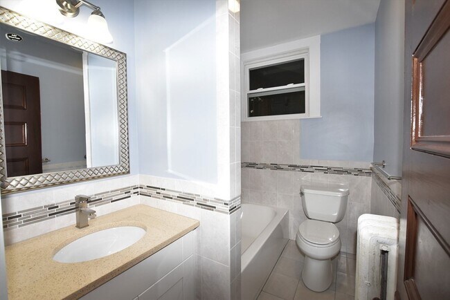 Building Photo - 138 Main St