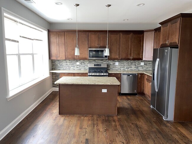 Building Photo - 3663 N Elston Ave