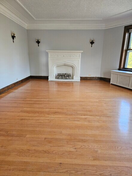 Building Photo - 144 N Mason Ave