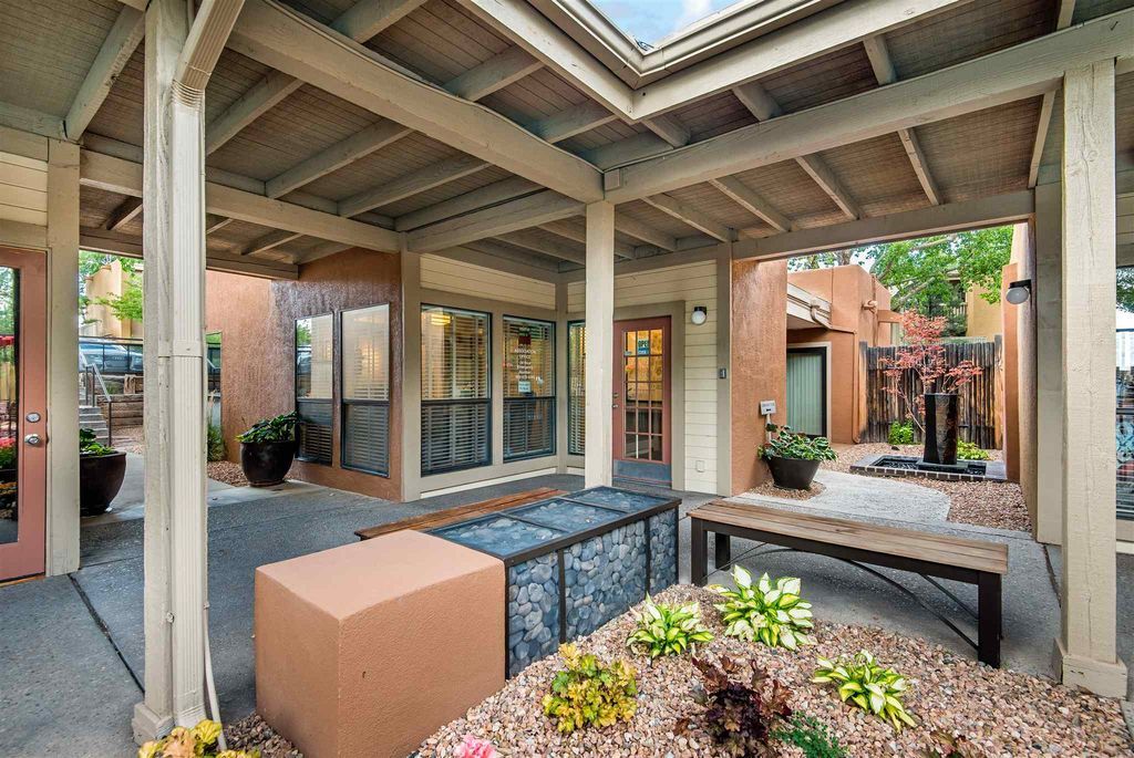 Building Photo - 941 Calle Mejia