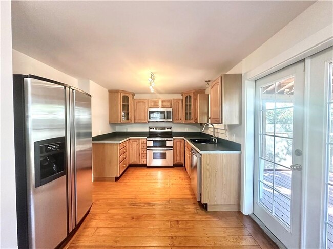 Building Photo - 12 Johnson Ct