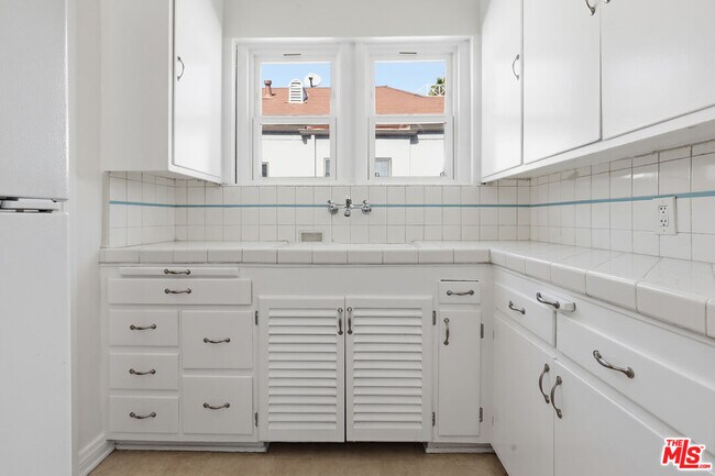 Building Photo - 111 N Harper Ave