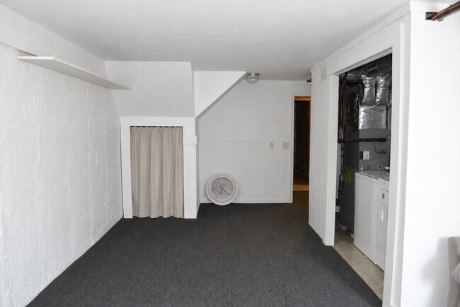 Building Photo - 31 E Bluff Rd