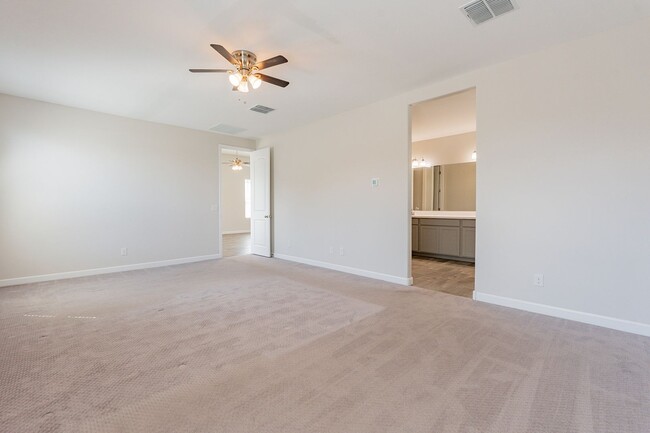 Building Photo - Beautiful and Spacious Single-Level Family...