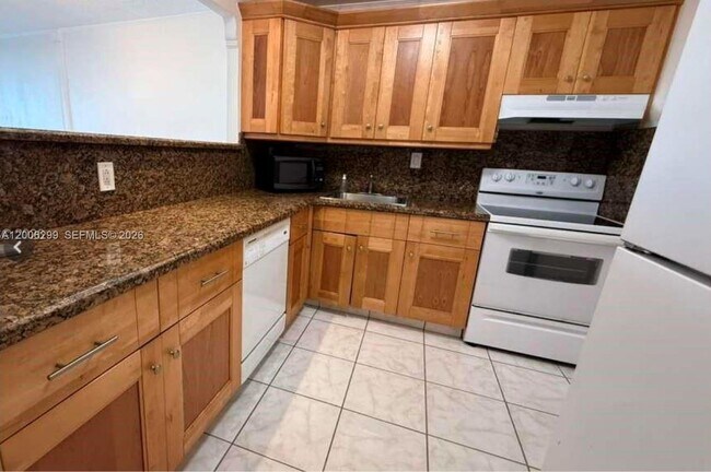 Building Photo - 16740 NE 9th Ave