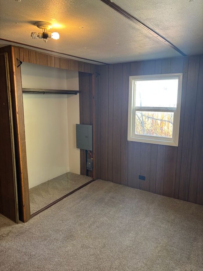 Building Photo - Spacious 2 Bed Trailer
