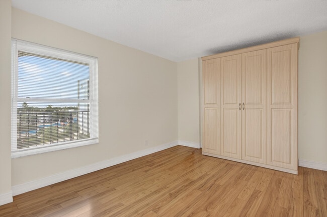 Building Photo - 1631 Riverview Rd