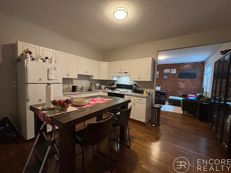 Building Photo - 41 Stearns Rd