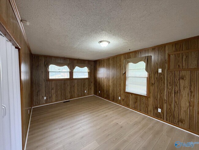 Building Photo - 2106 NW Sullivan Rd