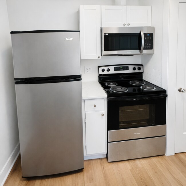 Building Photo - Charming Freshly Remodeled Home Steps from Kendall Yards & Centennial Trail