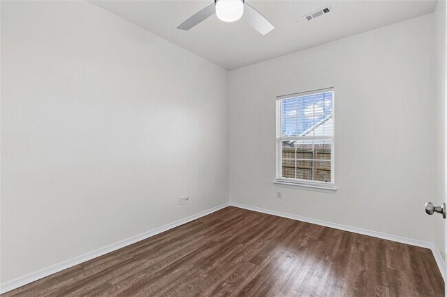 Building Photo - 421 Kate Dr