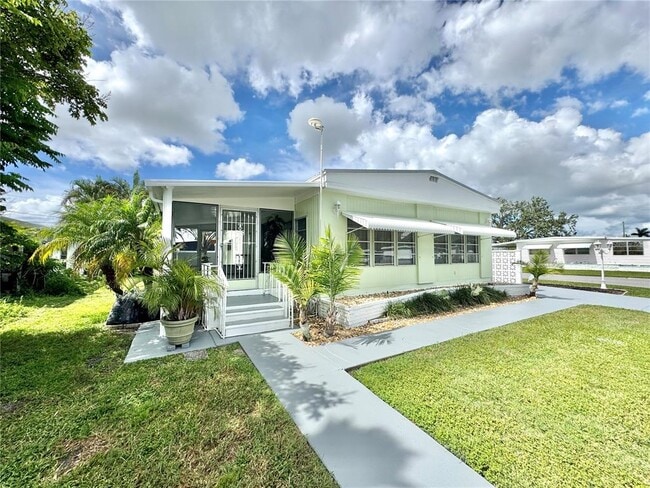 Building Photo - 410 49th Ave Terrace W