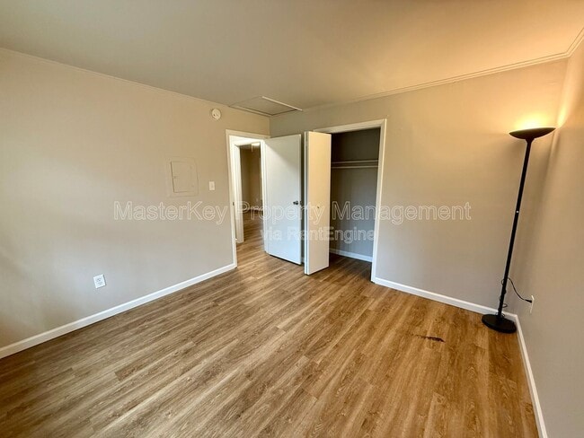 Building Photo - 221 Byrum St