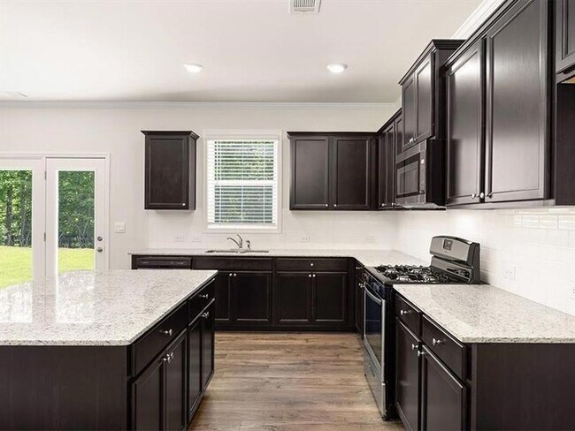 Building Photo - 167 Fernbrook Trl