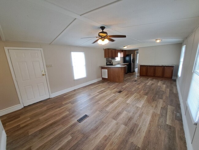 Building Photo - Remodeled 2BR/2BA mobile home off Pine For...