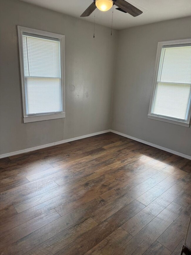 Building Photo - 213 NE Fenway Ave