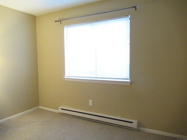 Building Photo - 67 Riverview Dr