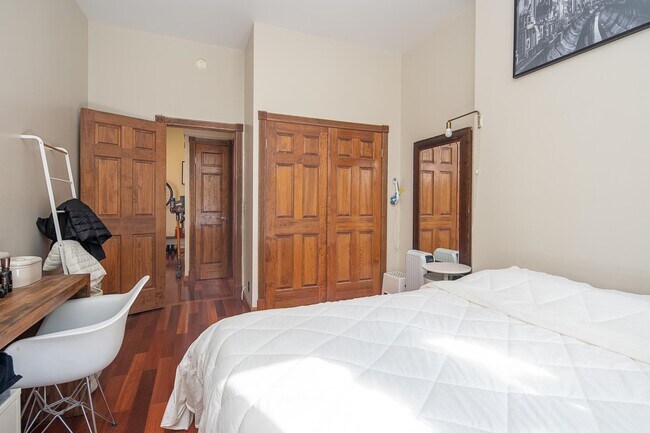 Building Photo - 264 9th St