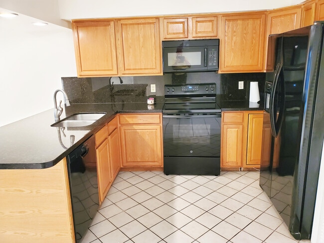 Building Photo - 5150 NE 17th Terrace