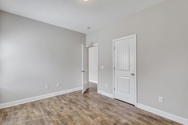 Building Photo - AVAILABLE JUNE [PETS PERMITTED]
