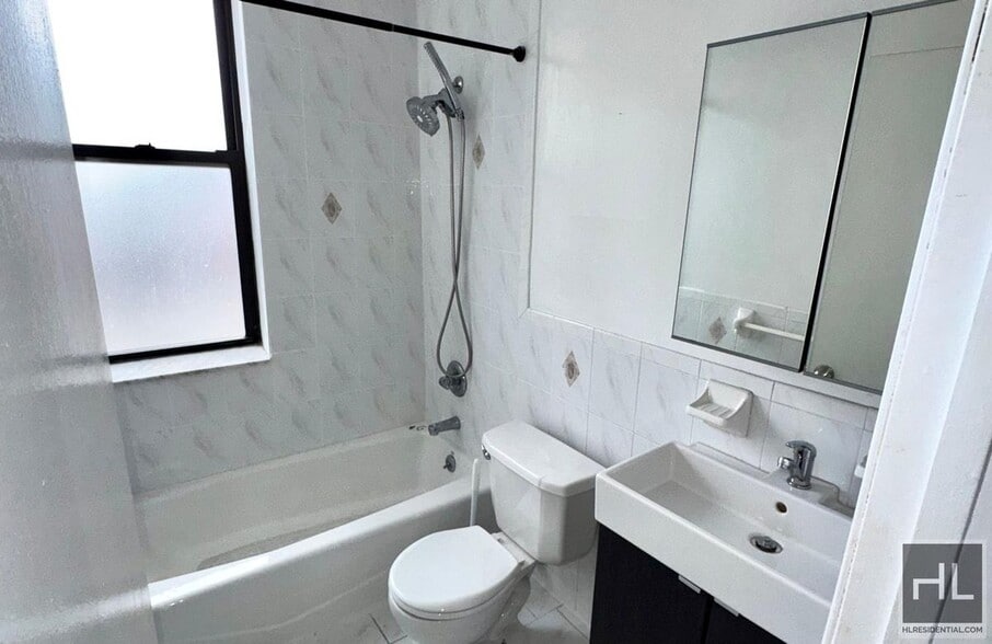 Building Photo - 36 AVENUE