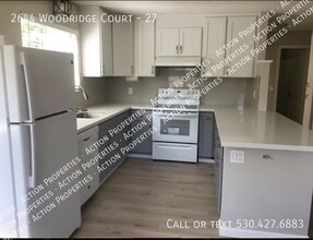 Building Photo - 2644 Woodridge Ct