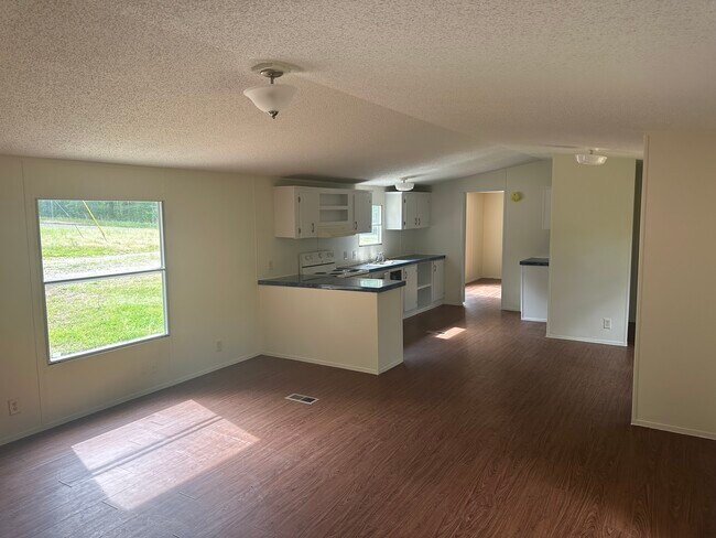 Building Photo - 153 Baywood Trail