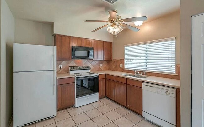 Building Photo - 1202 E Red Cedar Cir