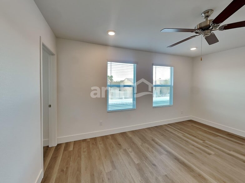 Building Photo - 10347 Beaver Tail St