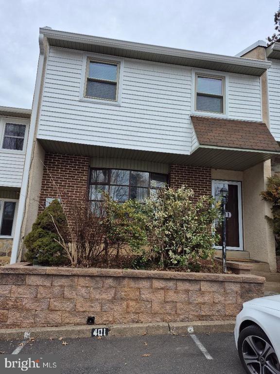 Building Photo - 401 Woodside Cir