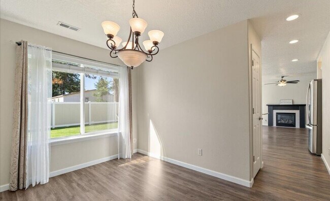 Building Photo - 4995 N Tasman Dr