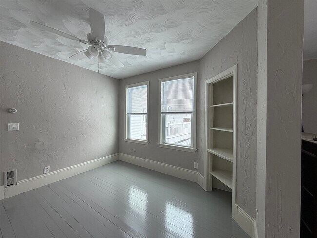 Building Photo - 106 Malden St