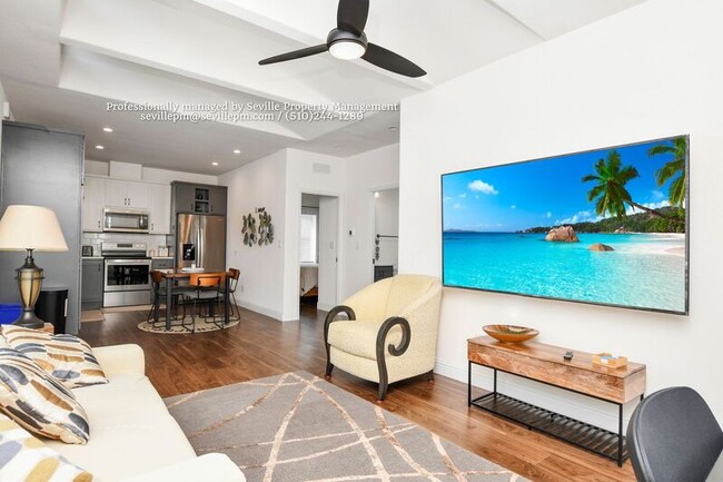 Building Photo - 6431 Salem St