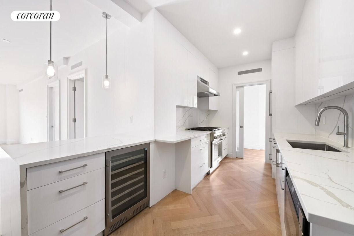 Building Photo - 241 W 97th St