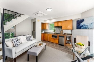 Building Photo - 335 Eureka Dr NE