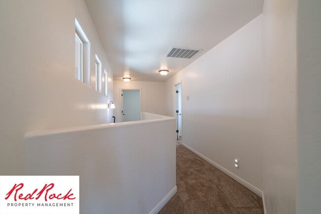 Building Photo - DOG-FRIENDLY 4 Bedroom Townhome with INTER...