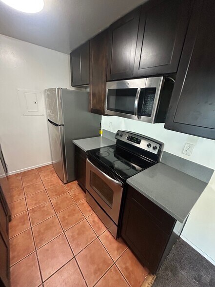 Building Photo - 5460 White Oak Ave