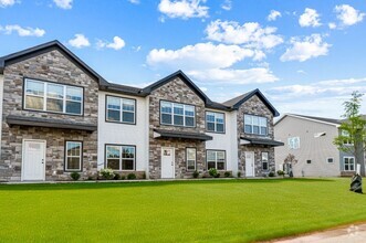 Building Photo - Wonderful 3 Bed Townhome with Large 2 Car ...