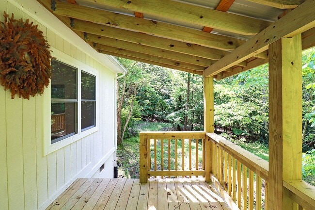 Building Photo - Pet-Friendly Crozet Cottage in a Private W...