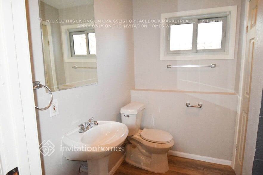 Building Photo - 9918 Garland Dr