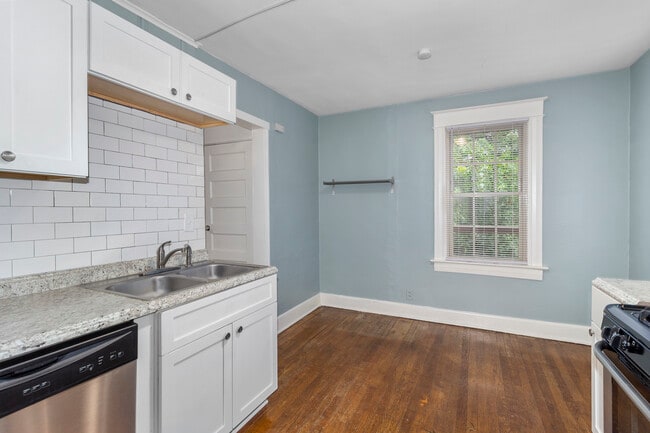 Building Photo - 3714 Walnut St