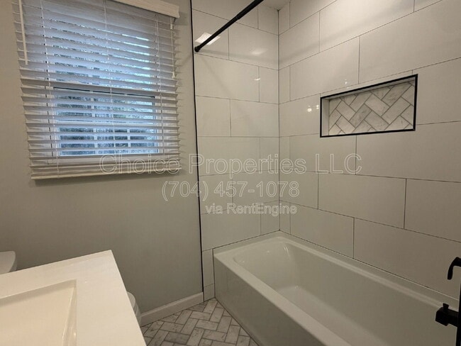 Building Photo - 5044 Baylor Dr