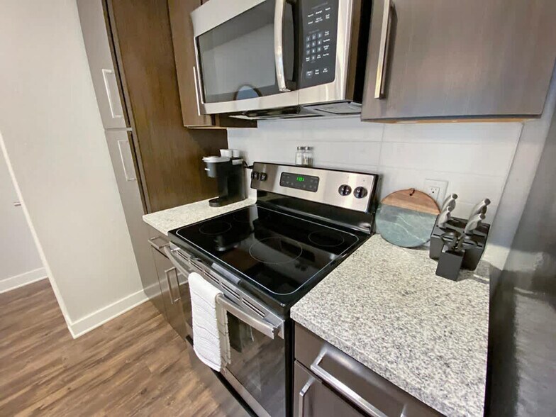 Building Photo - 2615 N Grady Ave