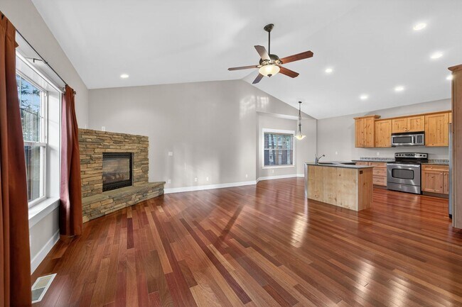 Building Photo - Luxury Living in Awbrey?Court: Your 4 Bed Dream Home Awaits