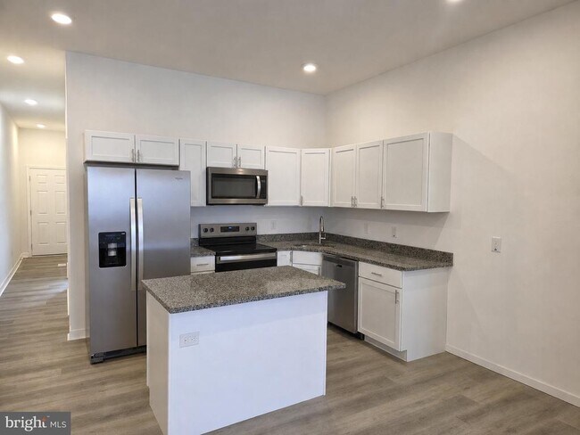 Building Photo - 4031 Park Heights Ave