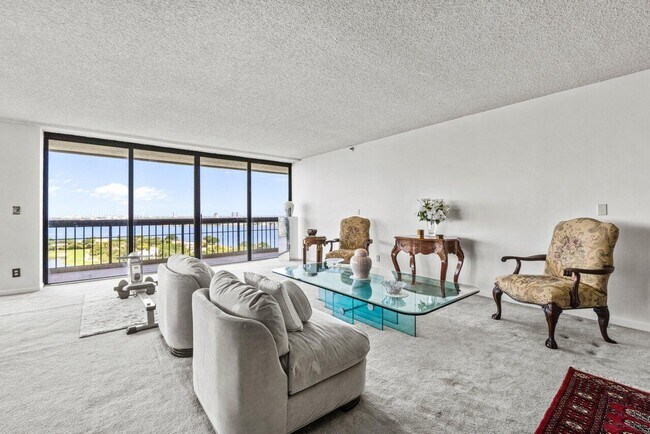 Building Photo - 1900 Consulate Pl